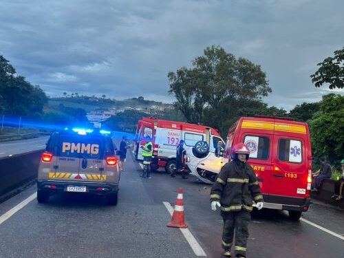 Capotamento na BR-040 mata jovem e deixa dois feridos