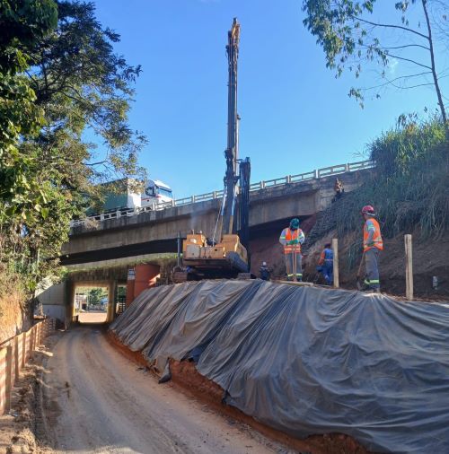 Obras na BR-040 mudam o tráfego com operação pare e siga