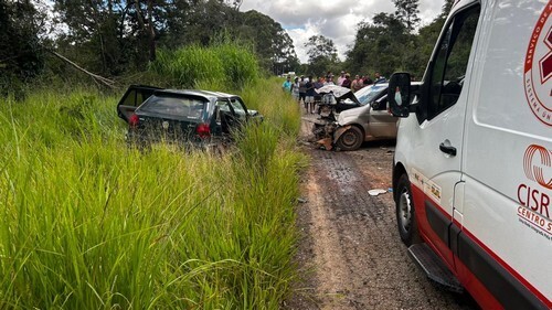 Colisão frontal entre veículos deixa duas vítimas fatais