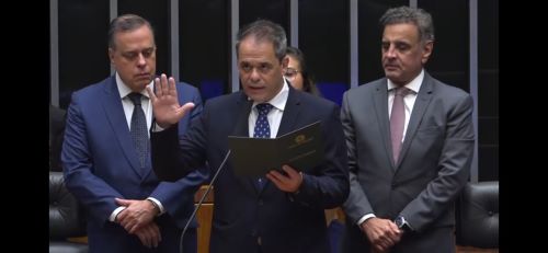 Glaycon Franco assume mandato e reforça bancada mineira
