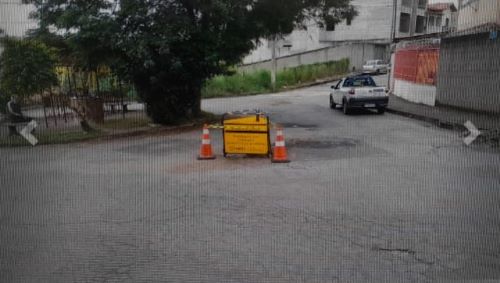 Buraco no bairro Rochedo será vistoriado pela Copasa