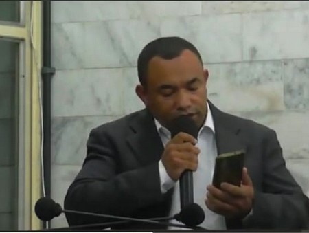 Pastor usa Tribuna da Câmara para discursos de injúria misógina e ataques às mulheres