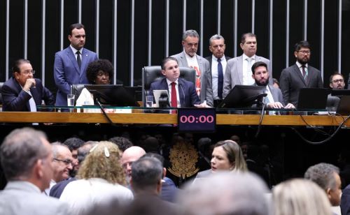 Bancada mineira apoia fim da escala 6×1 na Câmara