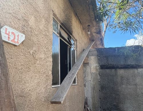 Homem morre após incêndio destruir casa em Alto Rio Doce