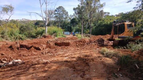 Após interdição e desvios, ponte começa a ser reconstruída