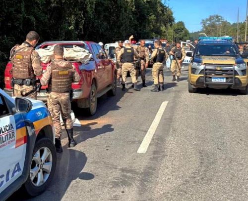Criminosos abandonam Hilux roubada após cerco em Carandaí