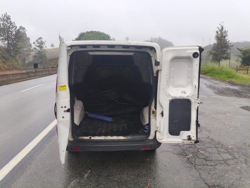PM prende seis suspeitos por furto de cabos na BR-040