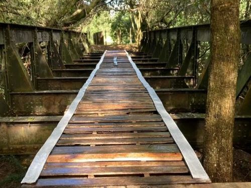 Ponte histórica de 20 metros desaparece em Prados