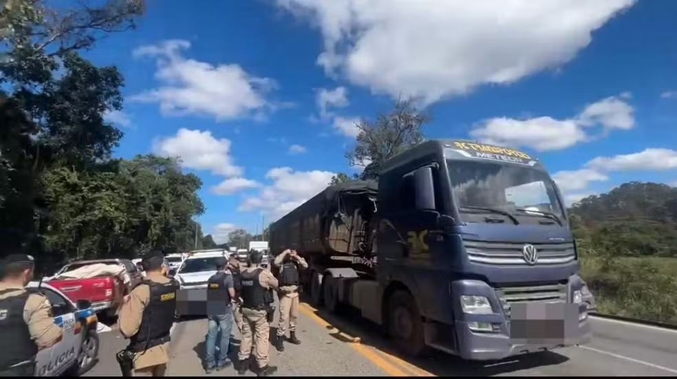 Suspeitos de roubo com reféns em Carandaí são presos na BR-040