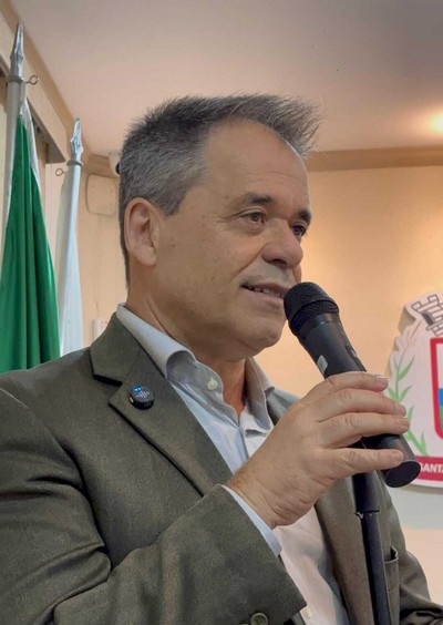 Santana dos Montes concede cidadania honorária a Glaycon Franco