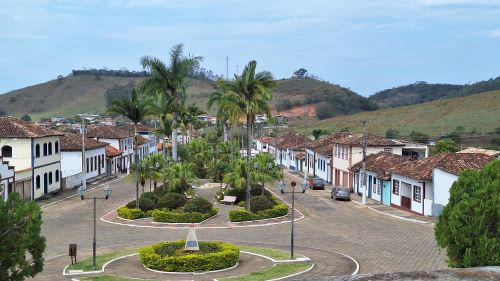 Santana dos Montes suspende festa e prioriza serviços
