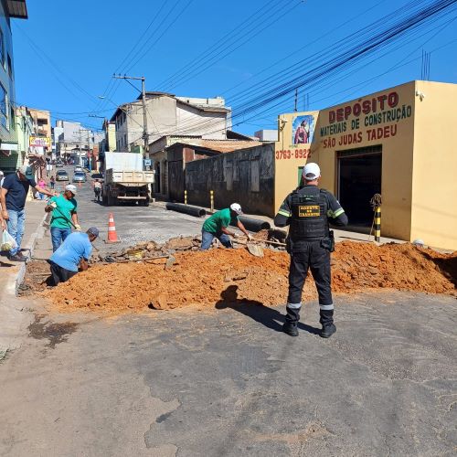 Rua Duque de Caxias é interditada para obra de drenagem