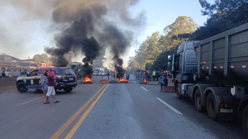 Protesto contra fechamento de acessos para a BR-040 em Congonhas