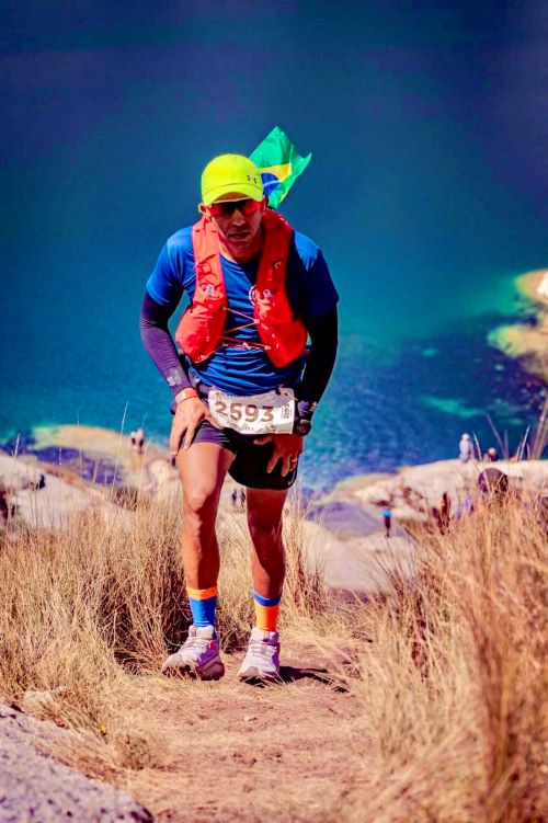 Atletas de Lafaiete se destacam em ultramaratona no Peru