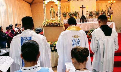 Santa que caiu do céu inspira jubileu em Catas Altas