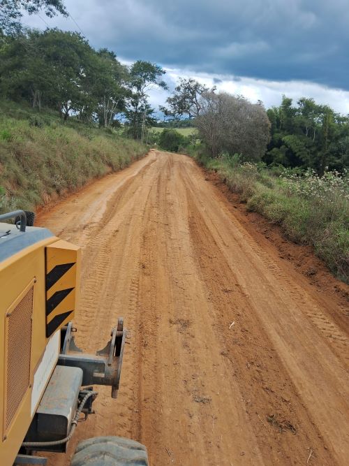 Lafaiete reforça obras com novas frentes de manutenção em vias rurais