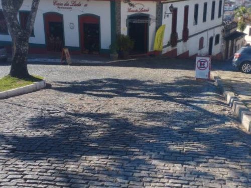 Rua na Basílica tem meia pista por 15 dias em Congonhas