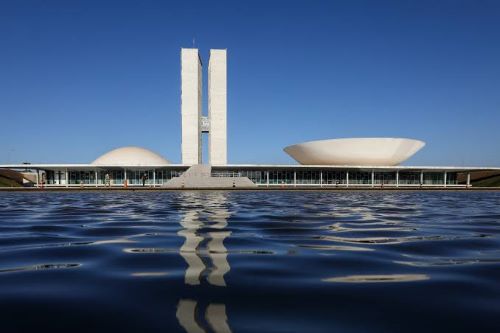 Prefeitos pressionam Congresso por mais recursos e autonomia