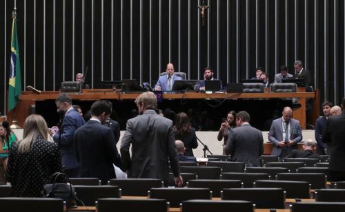 Prefeitos pressionam Câmara por mais recursos aos municípios
