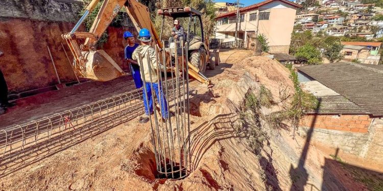 Obras avançam em Congonhas com contenções, drenagem e nova ponte