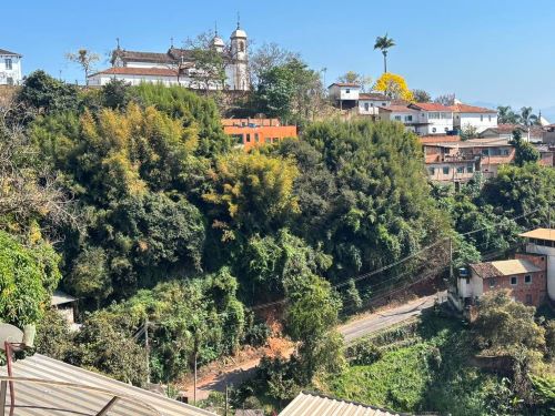 Defesa Civil interdita vias e imóveis em risco na região da Basílica, em Congonhas