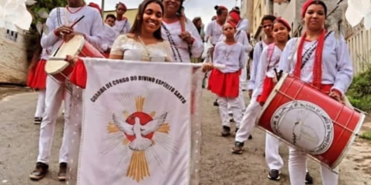 Honra a N.Sra. do Rosário reúne congadeiros em Lafaiete