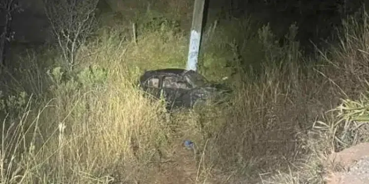 Carro cai em ribanceira e jovem morre em acidente