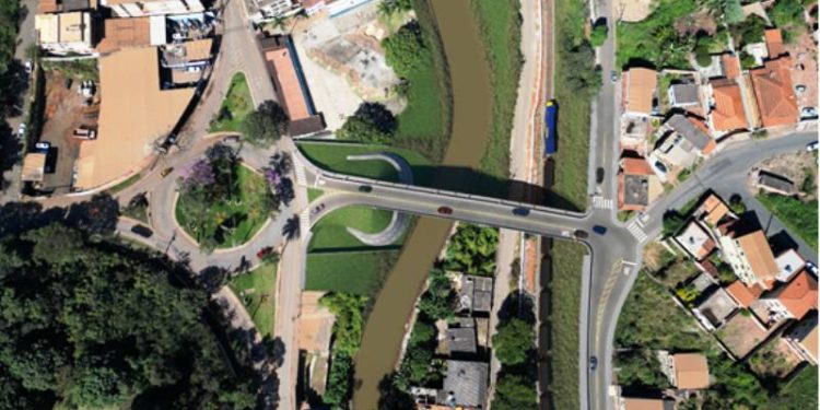 Congonhas entrega viaduto que elimina passagem em nível