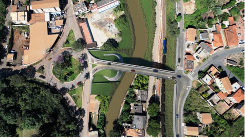 Congonhas entrega viaduto que elimina passagem em nível