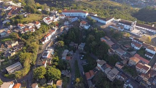 Defesa Civil interdita encosta de risco muito alto em Congonhas
