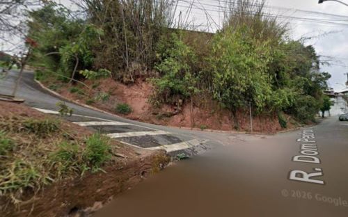Obra de contenção fecha ruas no bairro Basílica, em Congonhas