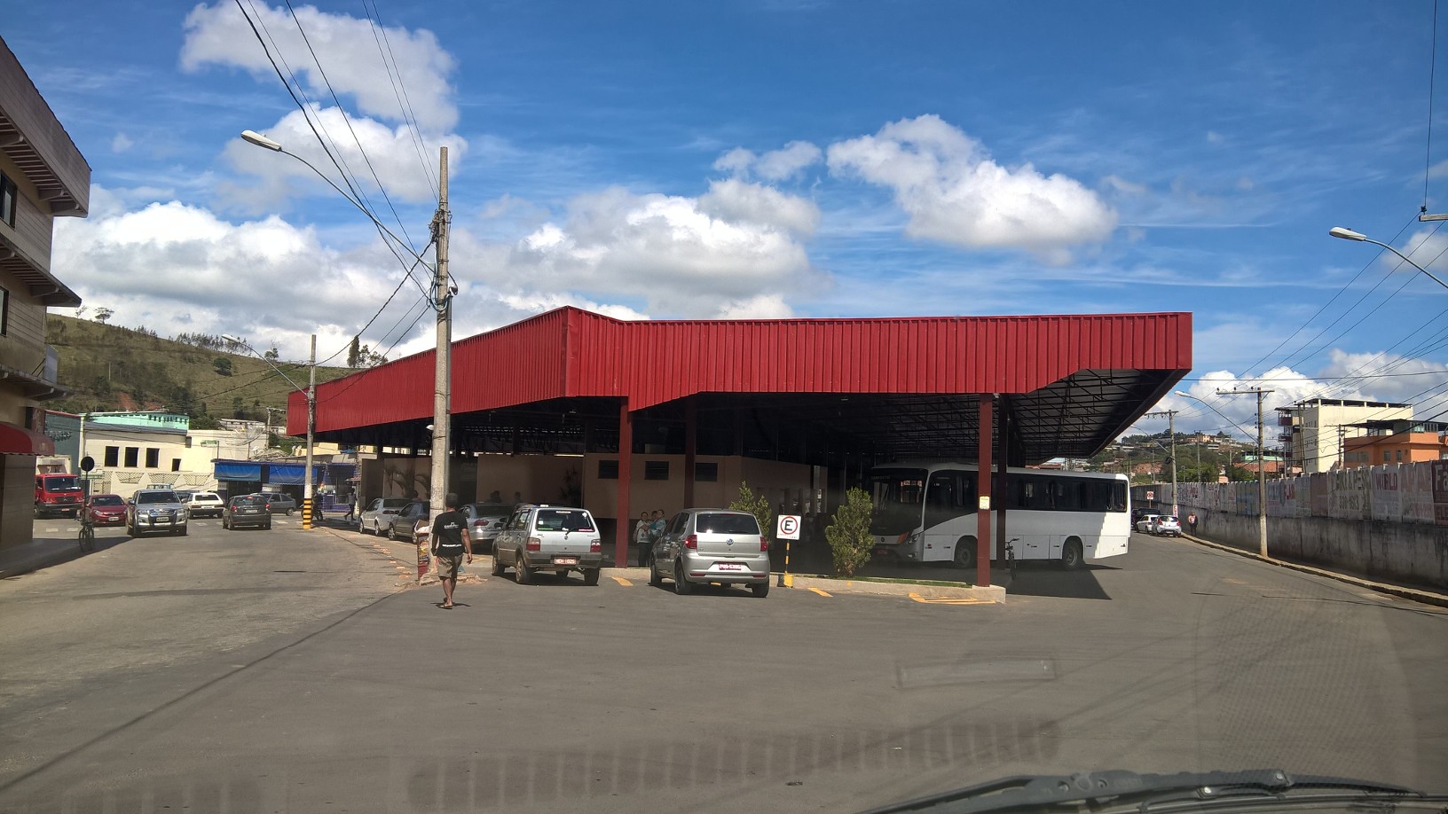 Presença de moradores em situação de rua na rodoviária de Carandaí preocupa comerciantes