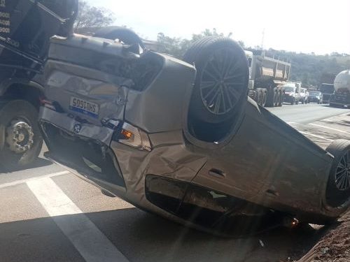Acidente com quatro veículos causa retenção na BR-040 em Carandaí