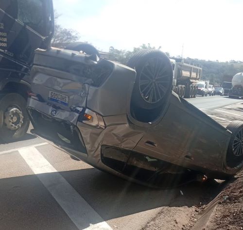 Acidente com quatro veículos causa retenção na BR-040 em Carandaí