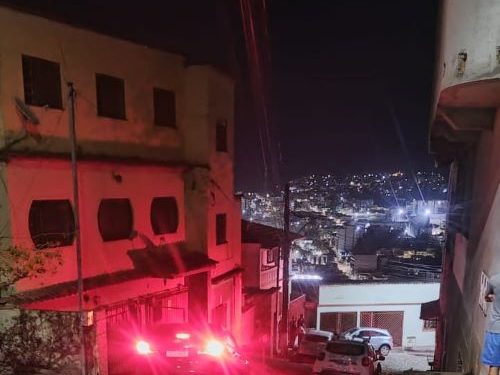 Homem é baleado após falsa compra de iPhones em Lafaiete