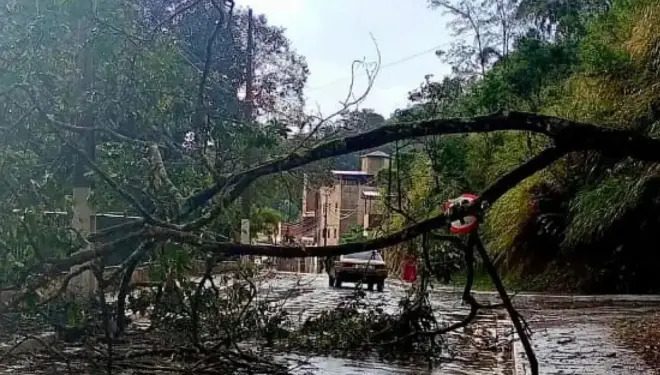 Chuvas causam transtornos em São Brás do Suaçuí e Congonhas