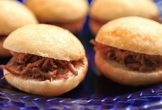 Pão de queijo preserva sabores e histórias às margens da BR-040