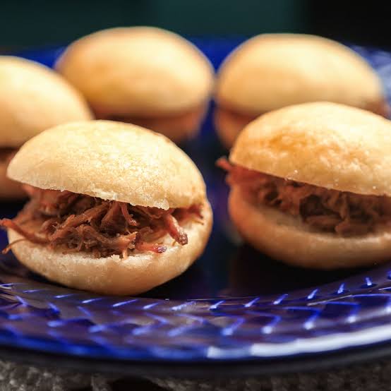 Pão de queijo preserva sabores e histórias às margens da BR-040