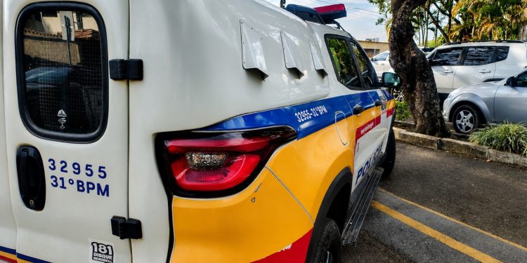 PM prende mulher procurada por homicídio em Lafaiete