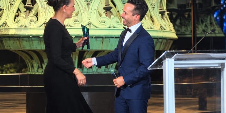 Fabiano Cássio conquista dois troféus em premiação internacional