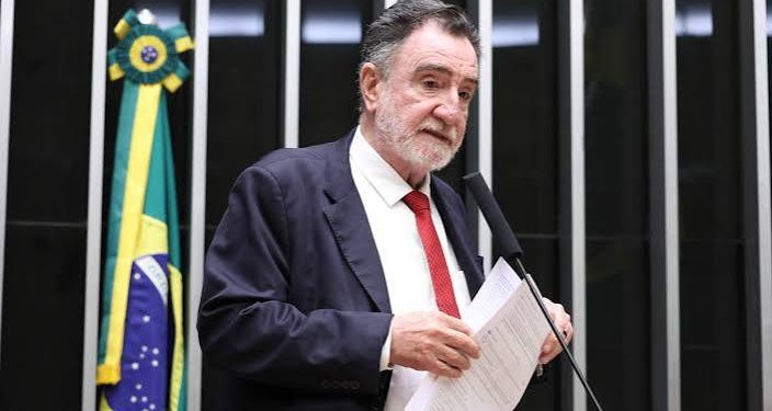 Patrus Ananias chega a Congonhas em meio à disputa em Minas