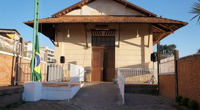 Centro cultural de Lafaiete reabre com biblioteca pública e arte