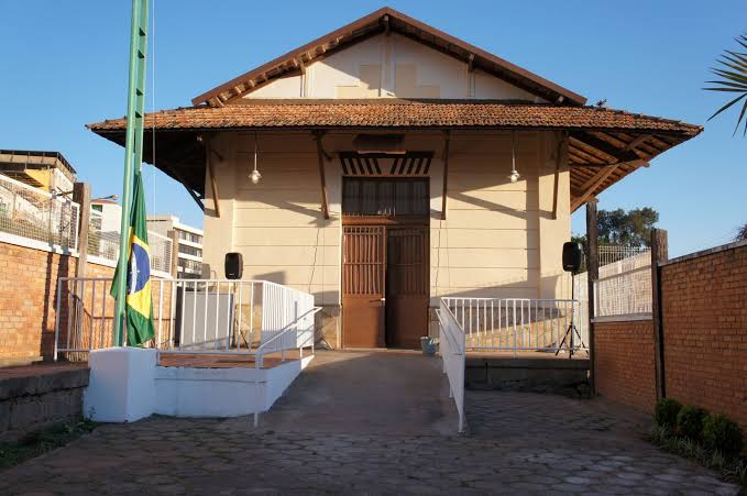 Centro cultural de Lafaiete reabre com biblioteca pública e arte