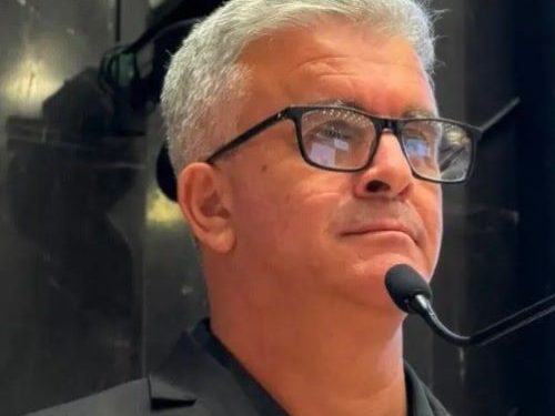Carlos Magno renuncia e altera disputa por vaga federal
