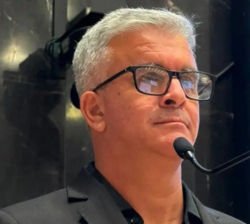 Carlos Magno renuncia e altera disputa por vaga federal