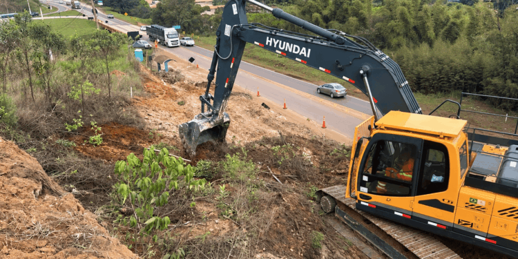Obra de duplicação causa interdição de faixa da BR-040 em Congonhas