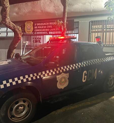 Homem nu é detido em Lafaiete por importunação sexual