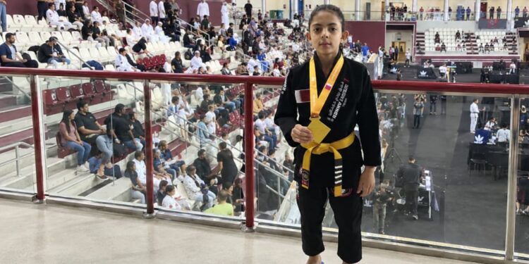 Atleta de 11 anos de Lafaiete conquista ouro em campeonato no Catar