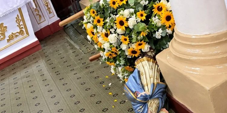 Homem invade igreja, derruba e danifica imagem sacra